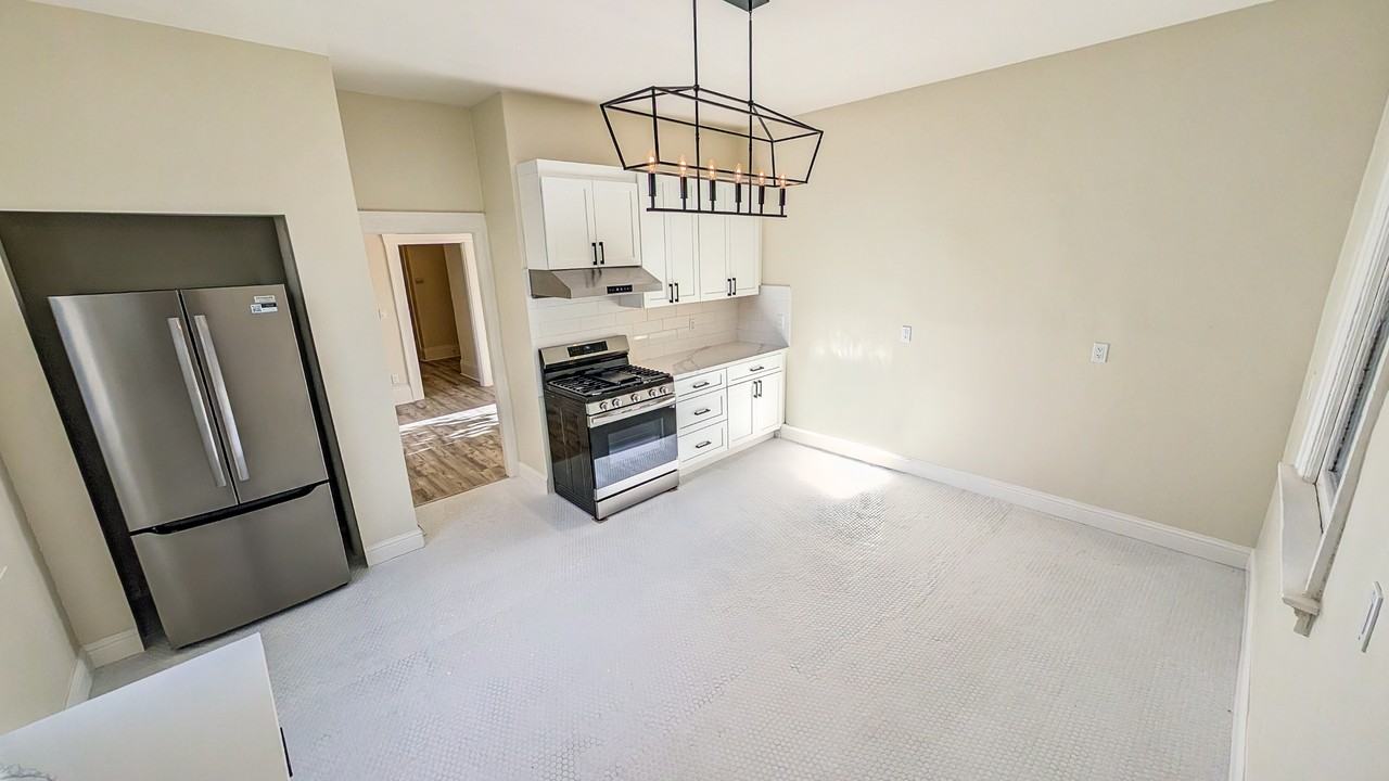 2767 Golden Gate Ave #2767 - Photo 3 of 10