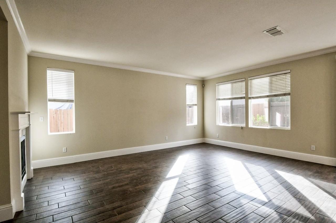 1804 Waterfall Dr #1 - Photo 4 of 34