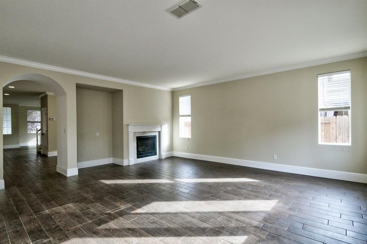 1804 Waterfall Dr #1 - Photo 5 of 34