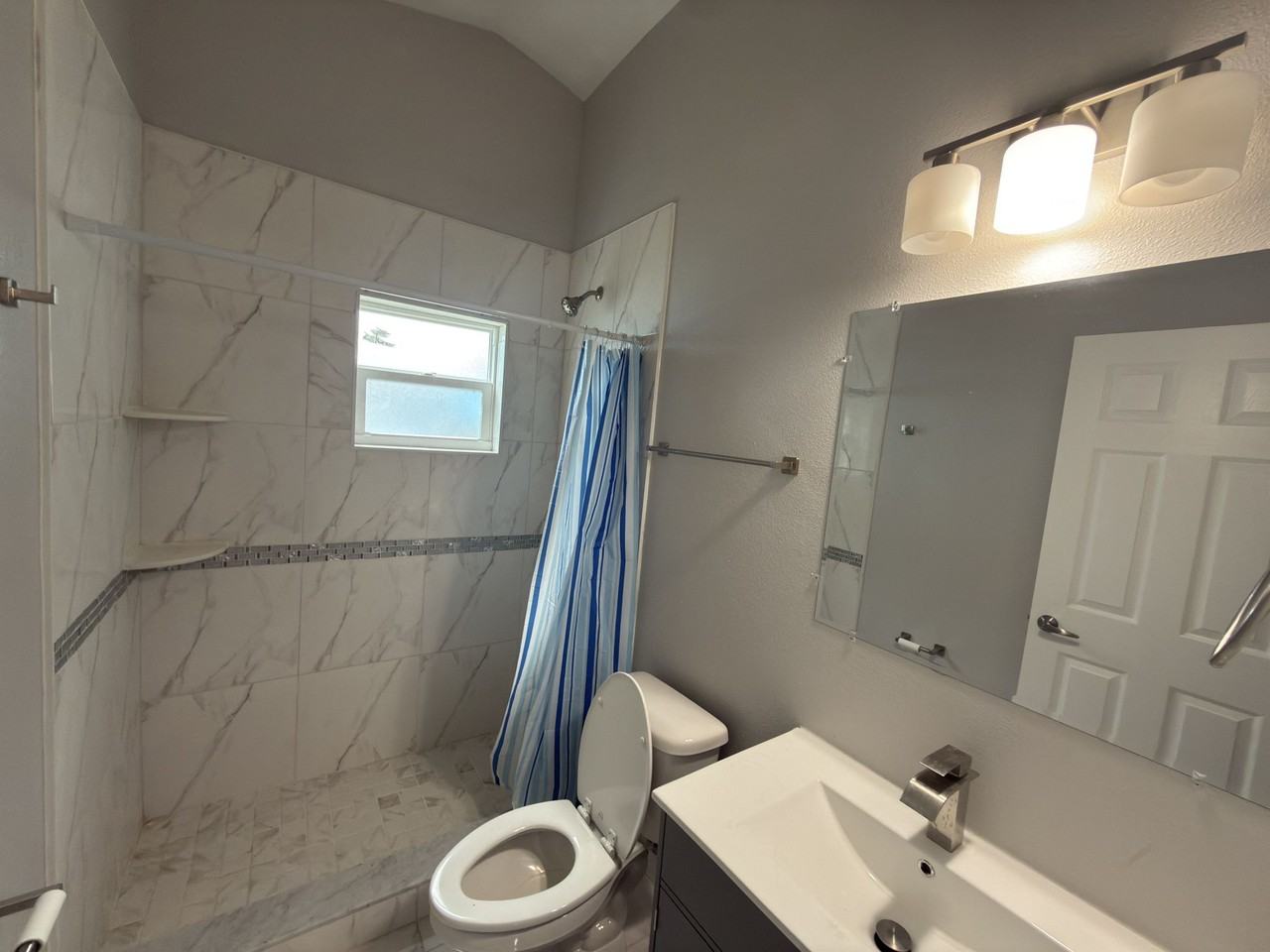 3632 East North Bay Street - 2Unit 2 #2 - Photo 4 of 27