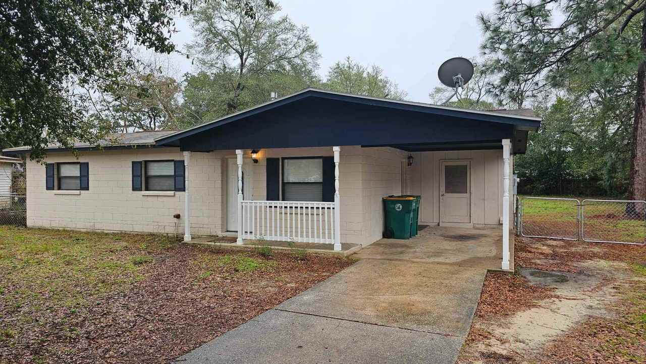 513 Woodrow St Ne #1 - Photo 2 of 9