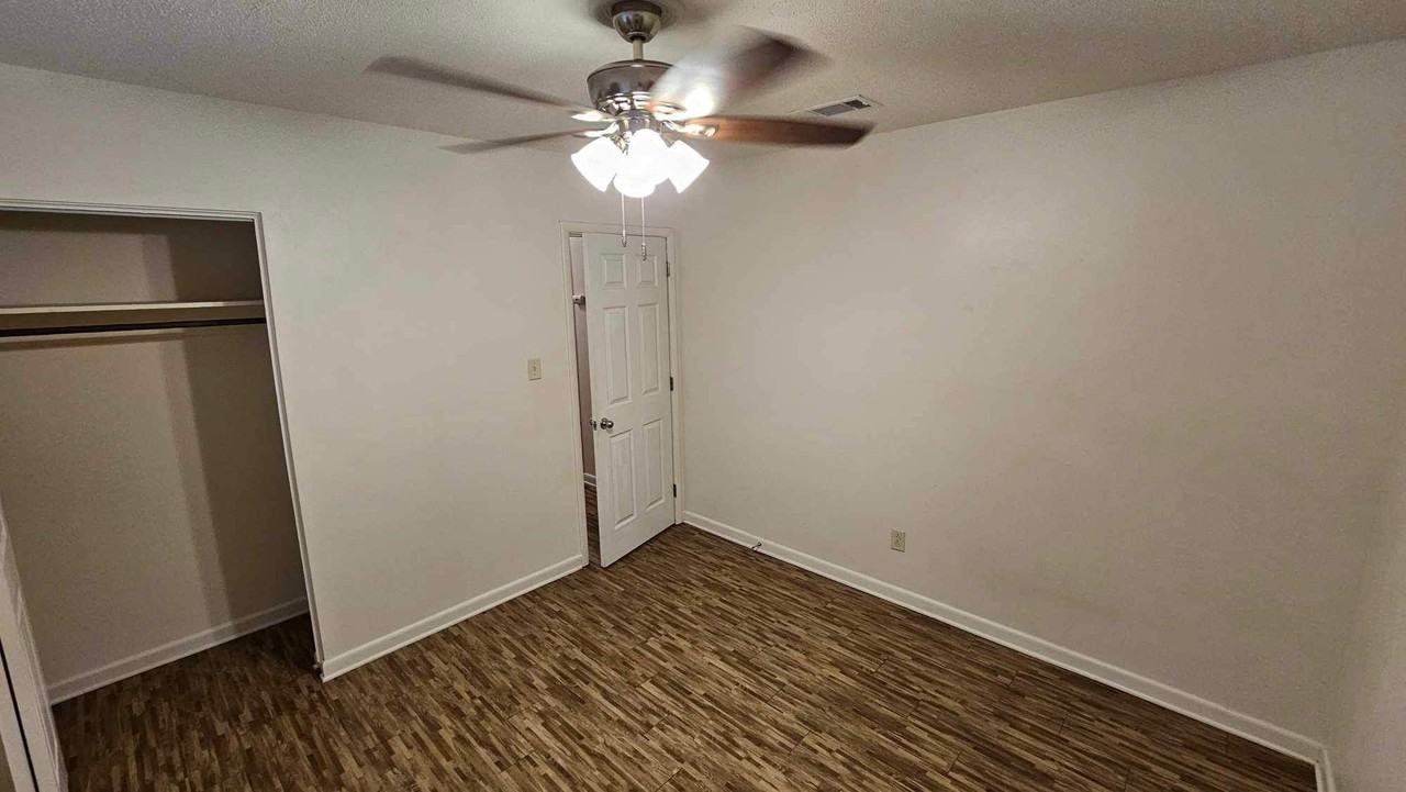 513 Woodrow St Ne #1 - Photo 5 of 9