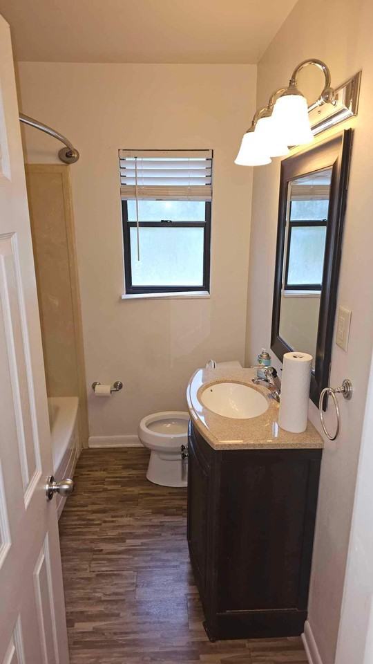 513 Woodrow St Ne #1 - Photo 7 of 9