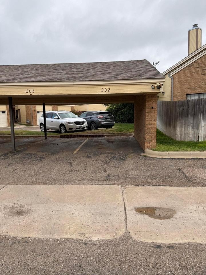 1801 Steeplechase Dr - Photo 2 of 21