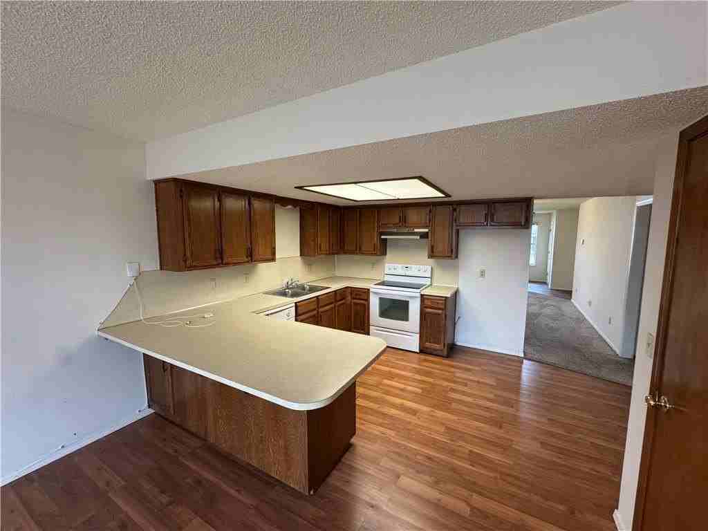 312 S 11th Pl - Photo 4 of 14