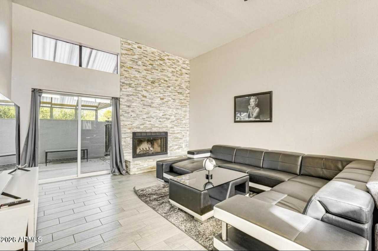 14236 N 23rd St - Photo 3 of 27