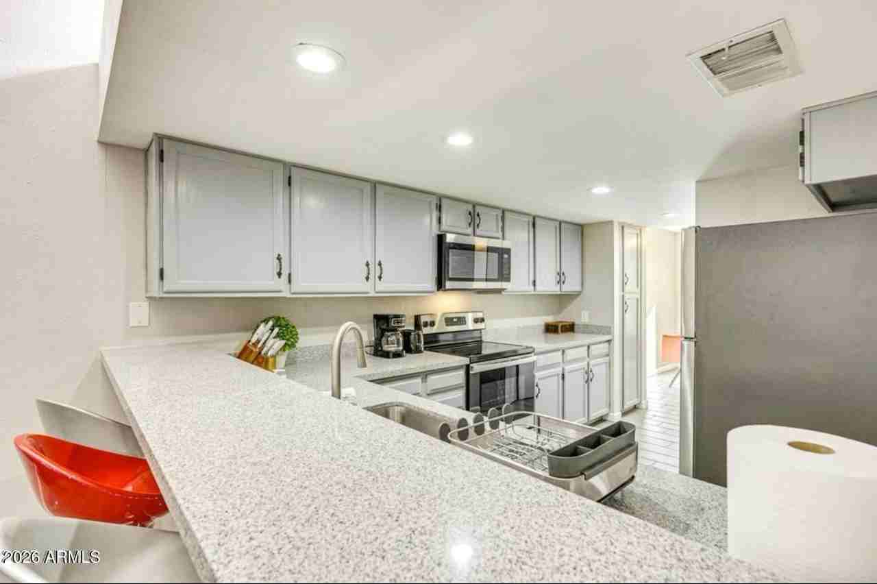 14236 N 23rd St - Photo 6 of 27