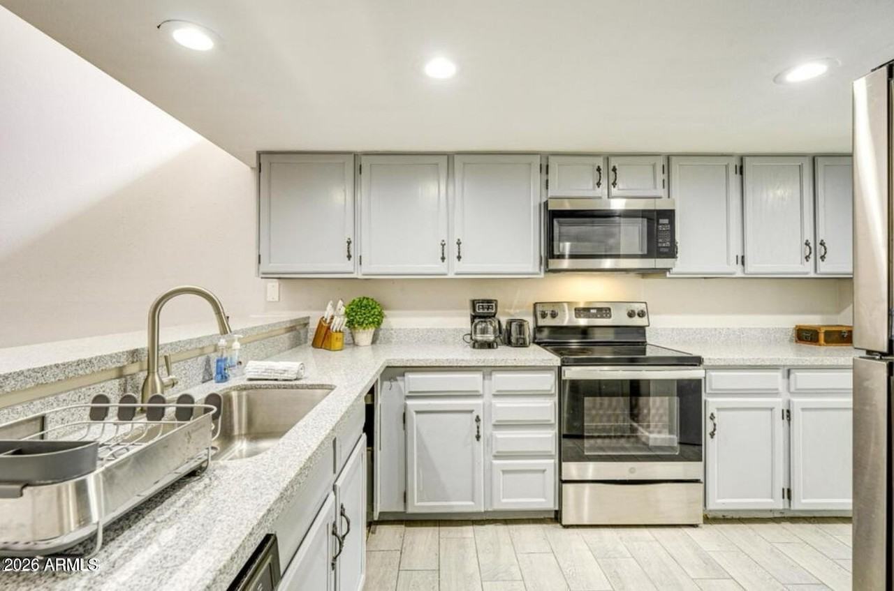 14236 N 23rd St - Photo 7 of 27