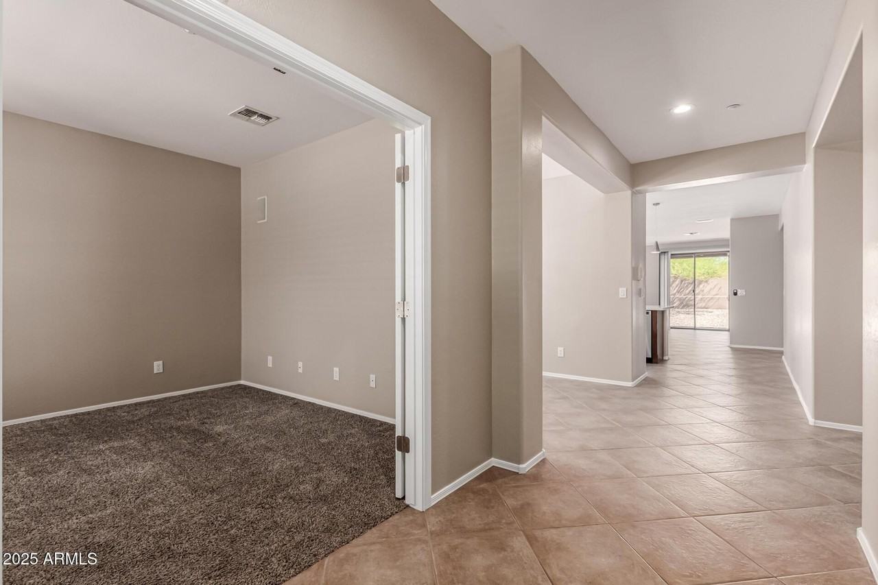 1744 W Turtle Hill Dr - Photo 5 of 34