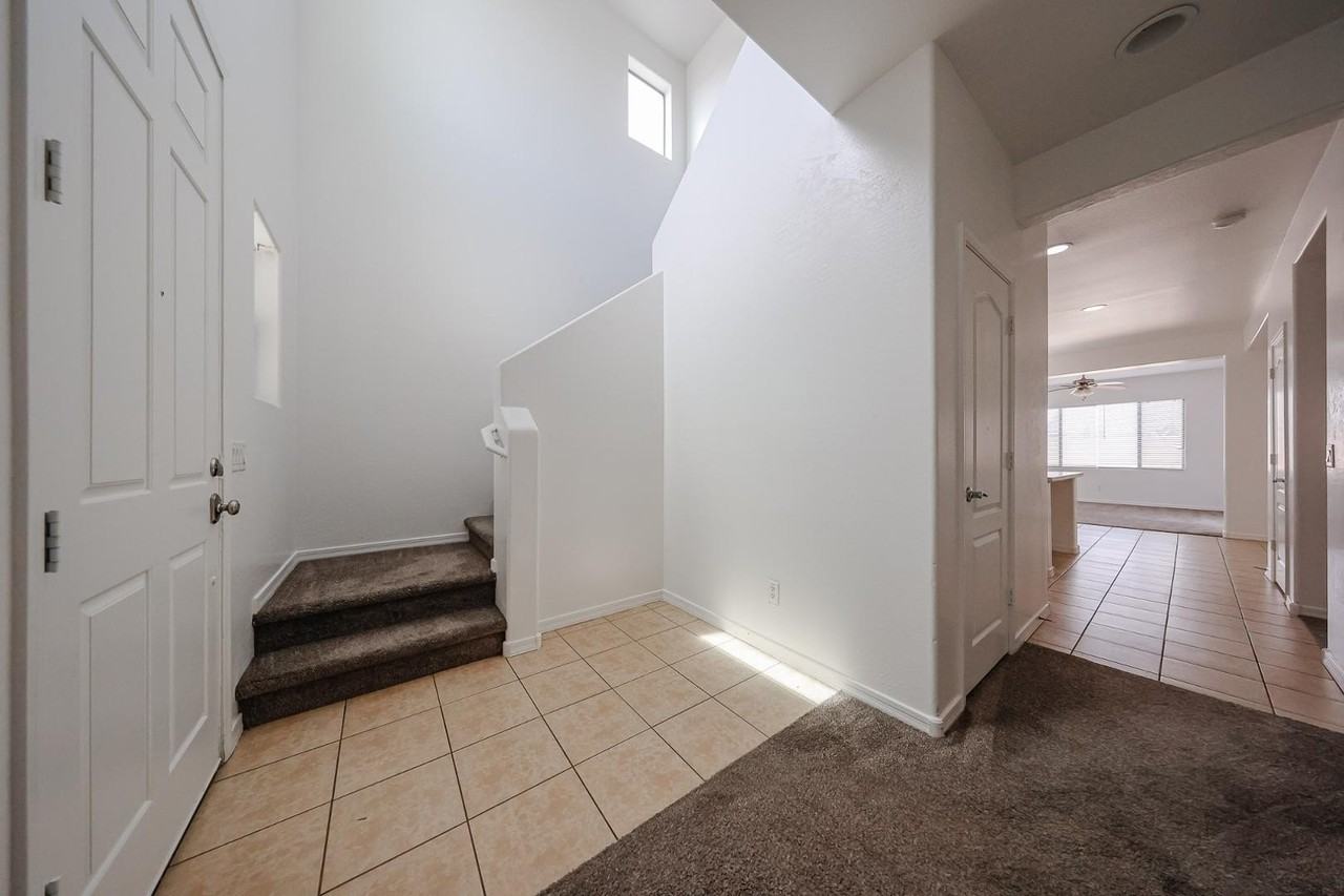 41298 W Parkhill Dr - Photo 4 of 38