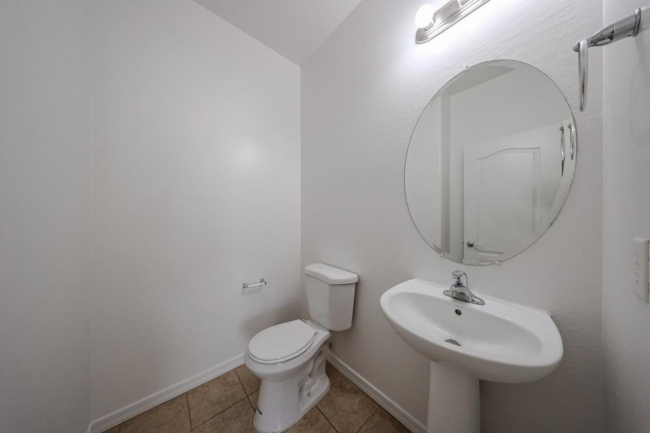 41298 W Parkhill Dr - Photo 5 of 38