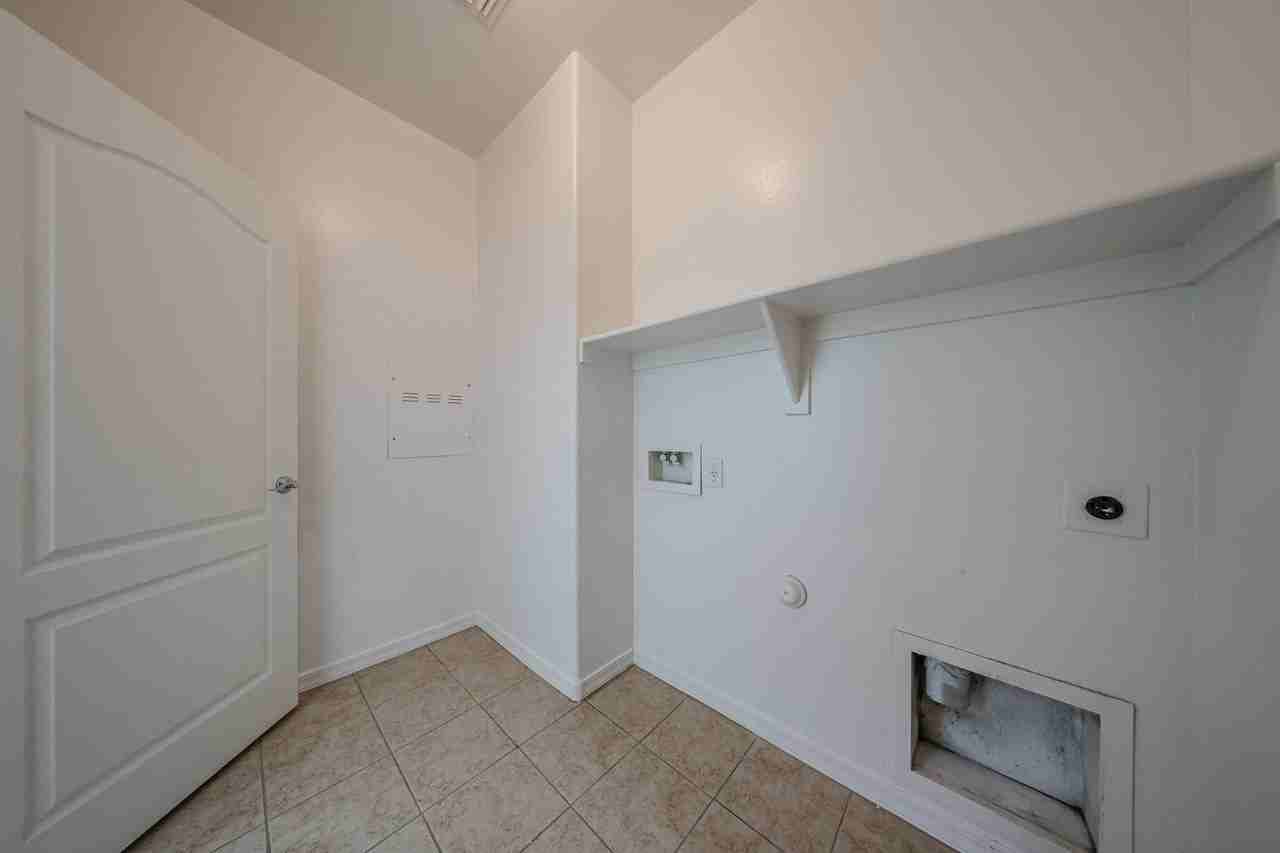 41298 W Parkhill Dr - Photo 7 of 38