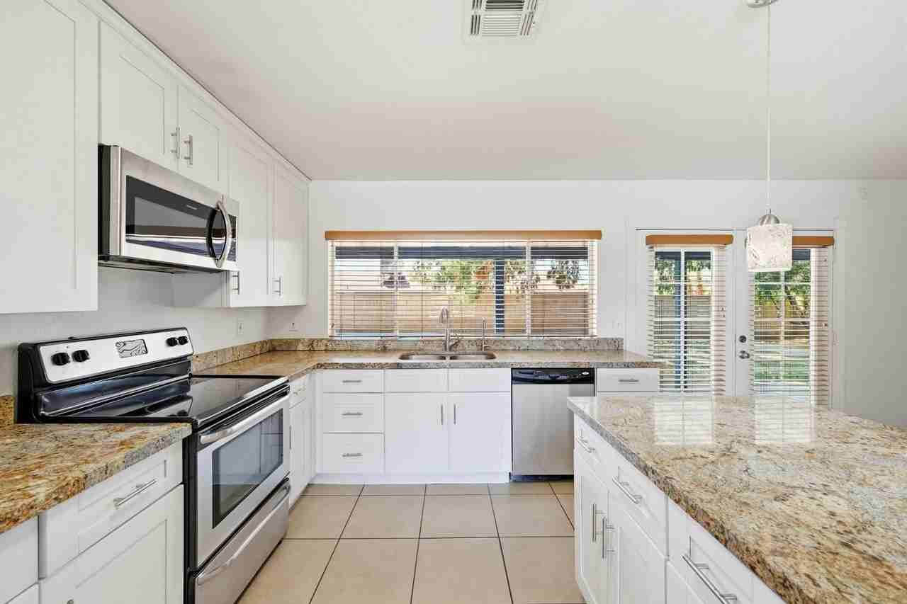 5229 E Winchcomb Dr - Photo 7 of 25