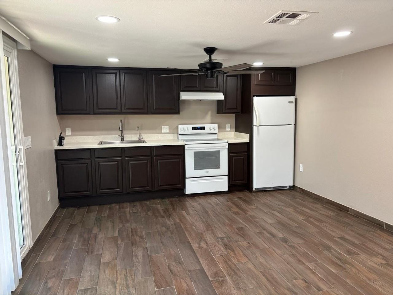 3229 N 54th Ln Unit C - Photo 2 of 10