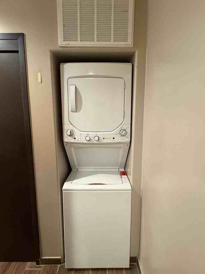 3229 N 54th Ln Unit C - Photo 4 of 10