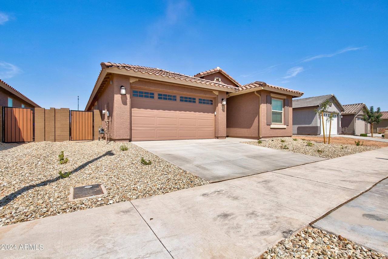 17050 W Artemisa Ave - Photo 3 of 36