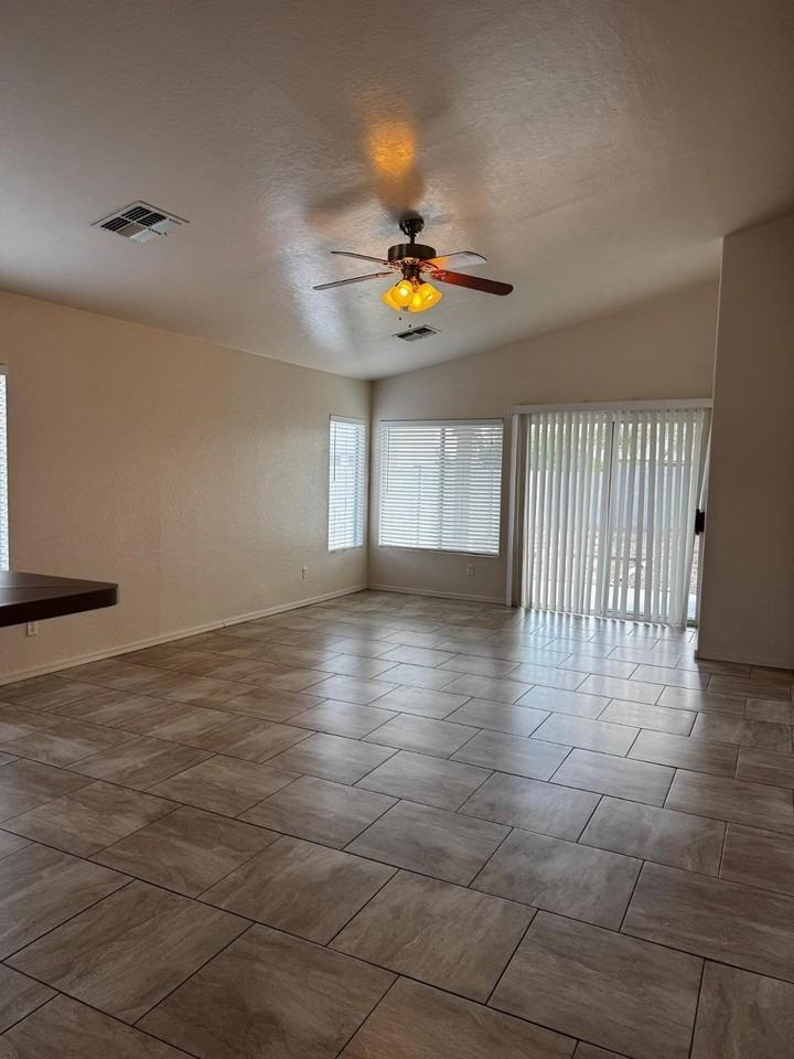 14613 N 154th Ave - Photo 2 of 24