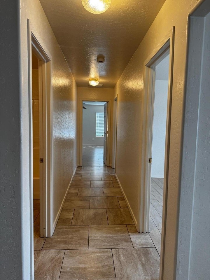 14613 N 154th Ave - Photo 3 of 24