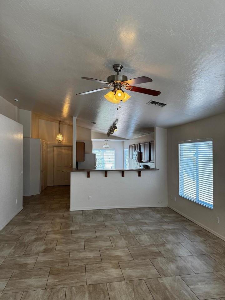 14613 N 154th Ave - Photo 4 of 24