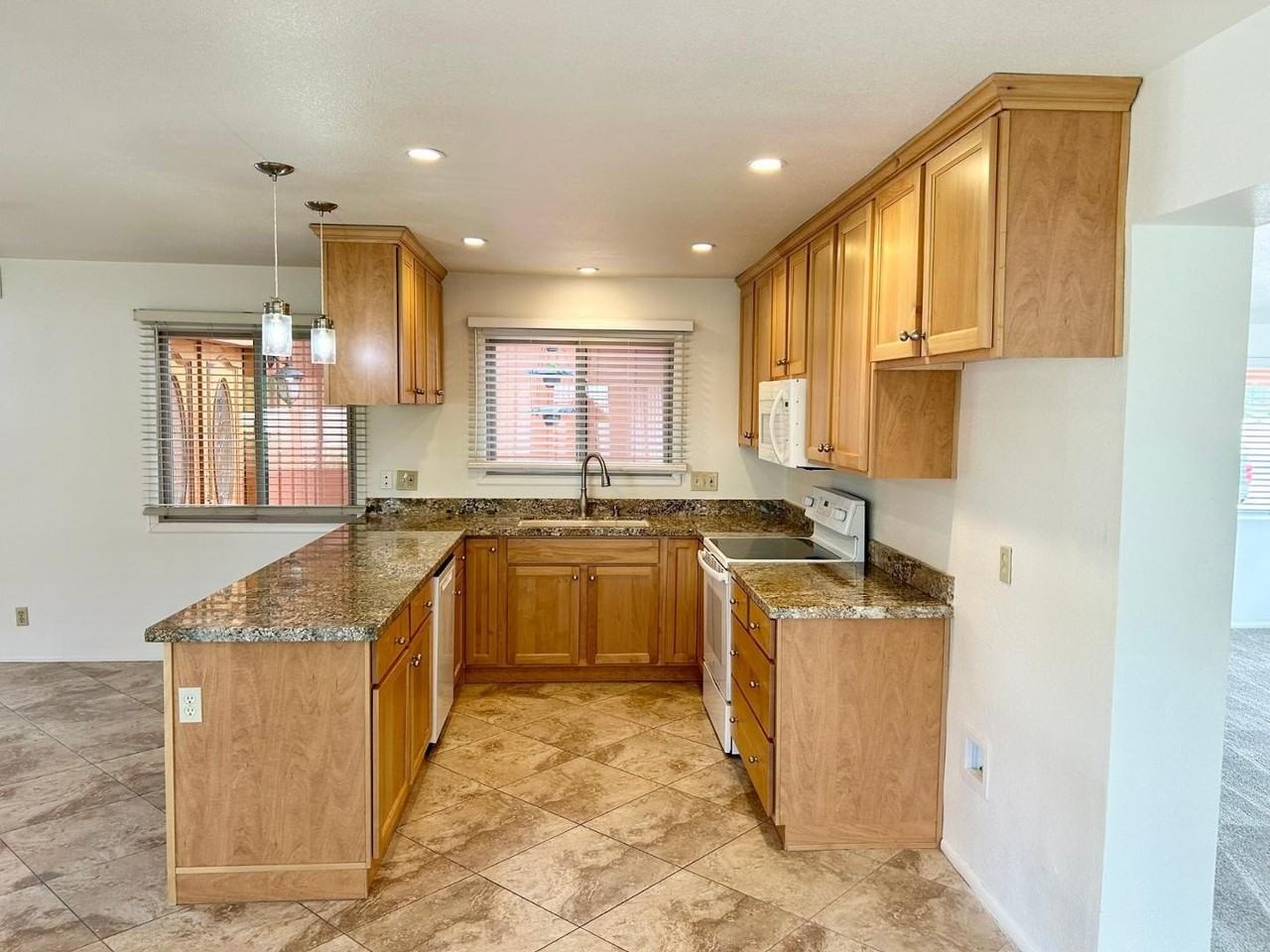 2601 E Cinnabar Ave - Photo 6 of 31