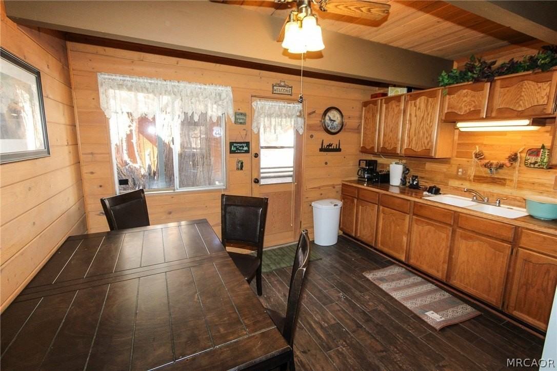 692 San Bernardino Ave - Photo 7 of 20