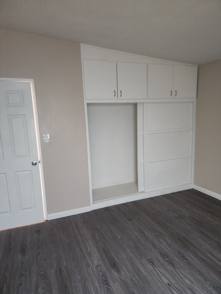 696 Garfield Ave #696 - Photo 5 of 10