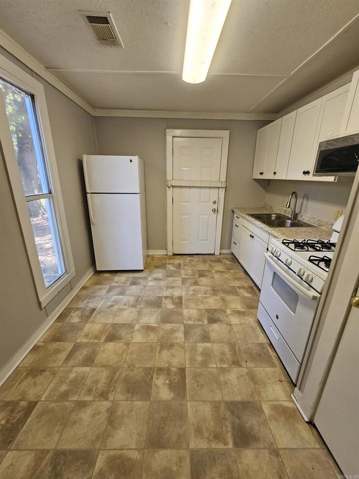 123 Union St - Photo 6 of 20