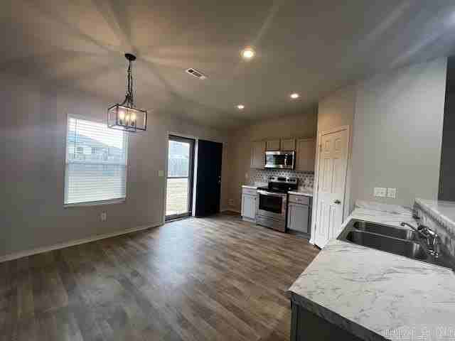 5500 Santa Monica Dr - Photo 4 of 11