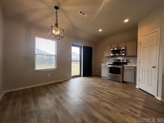 5500 Santa Monica Dr - Photo 5 of 11