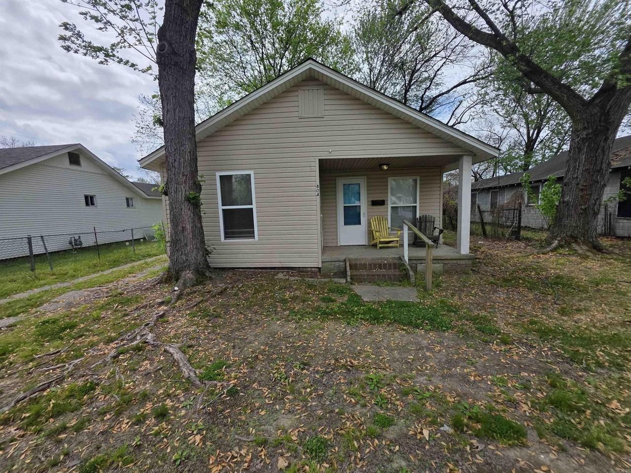 804 W 37th St - Photo 2 of 11