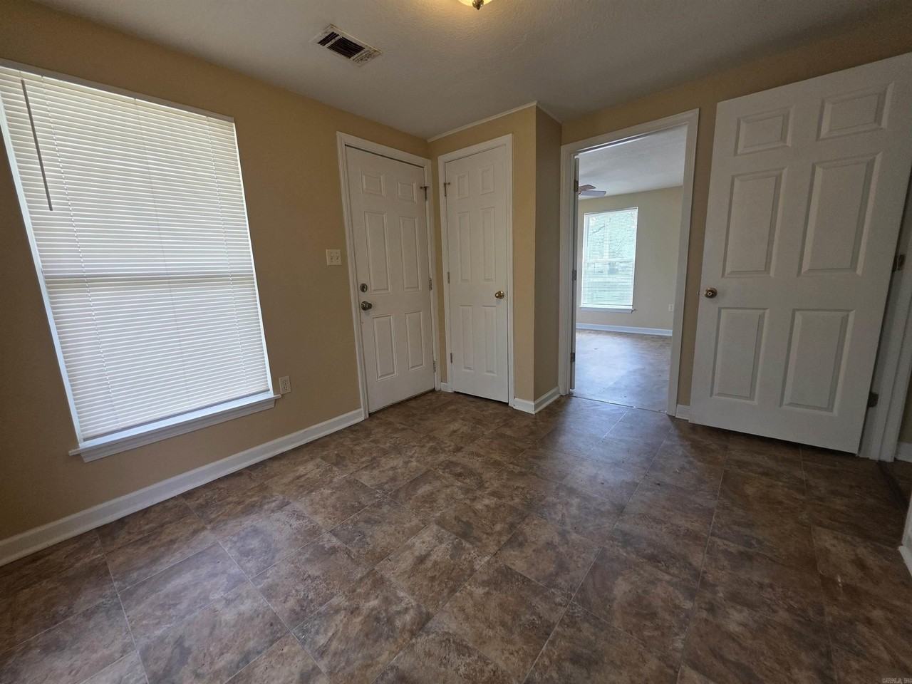 804 W 37th St - Photo 5 of 11