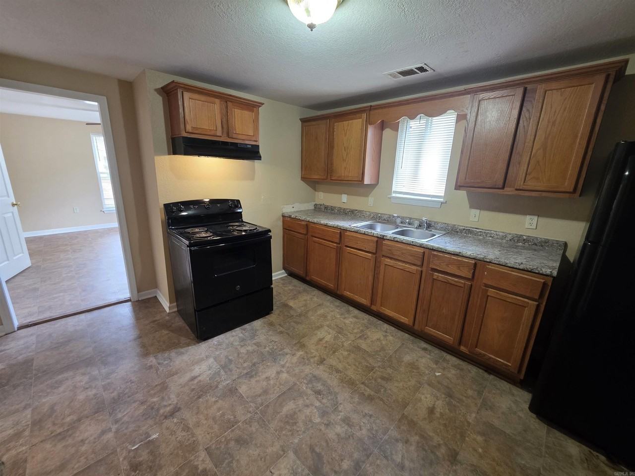 804 W 37th St - Photo 7 of 11