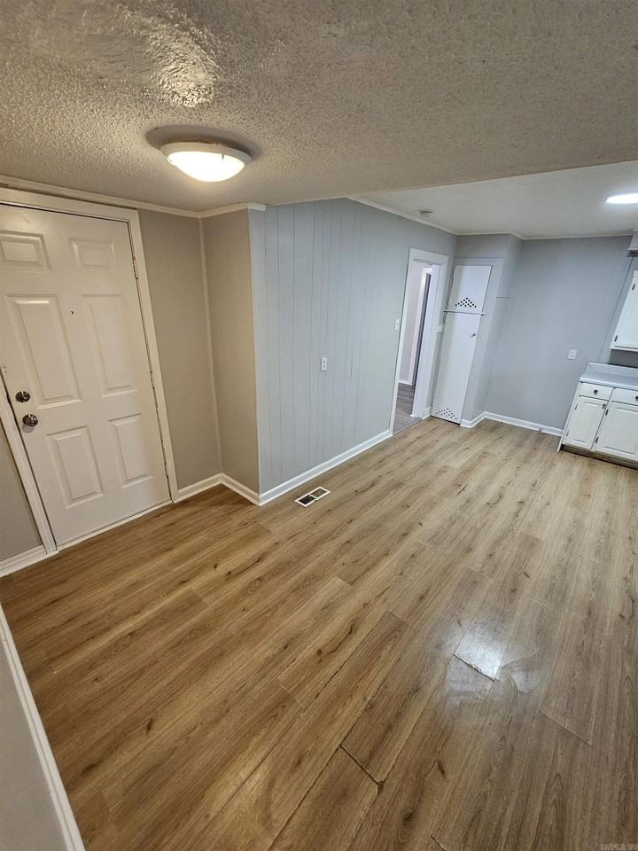 5413 N Main St - Photo 5 of 12