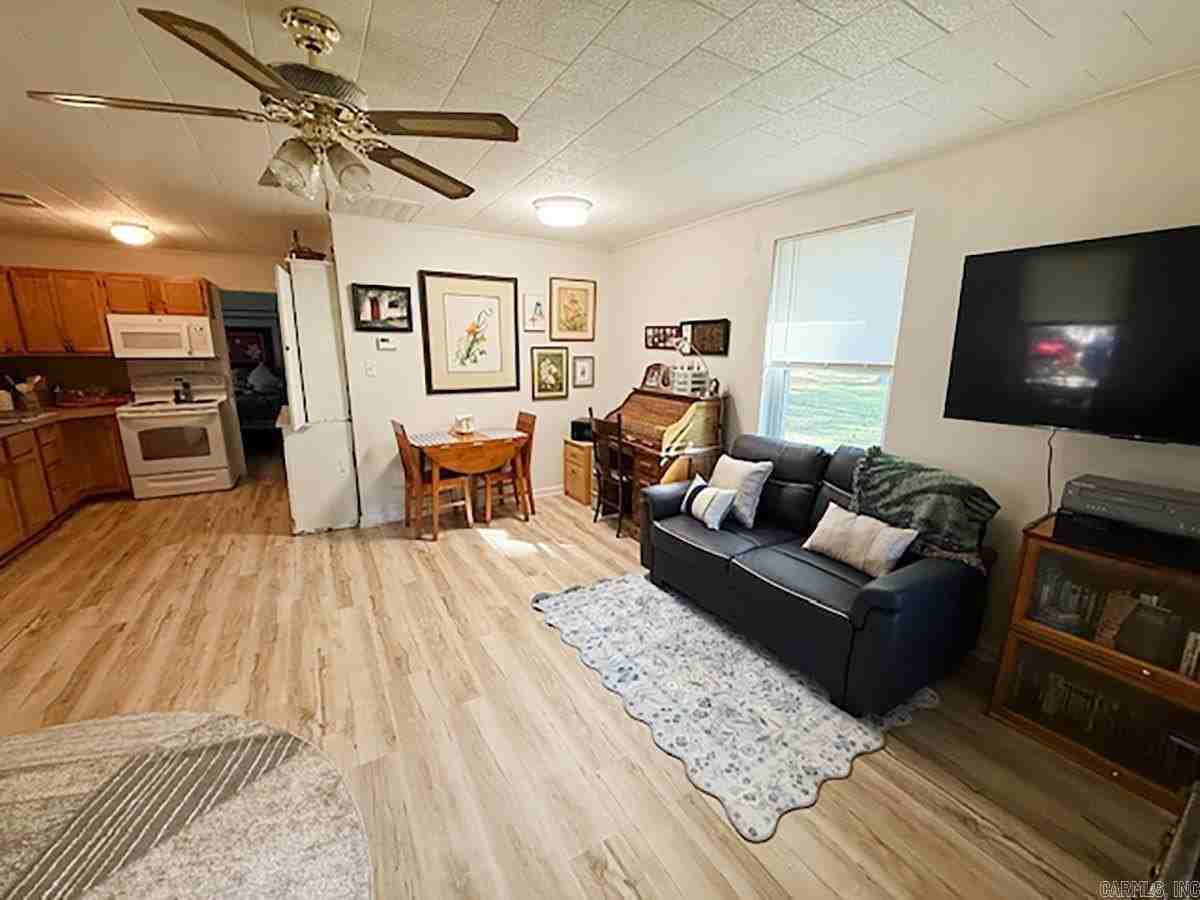 417 Houston Dr - Photo 5 of 14