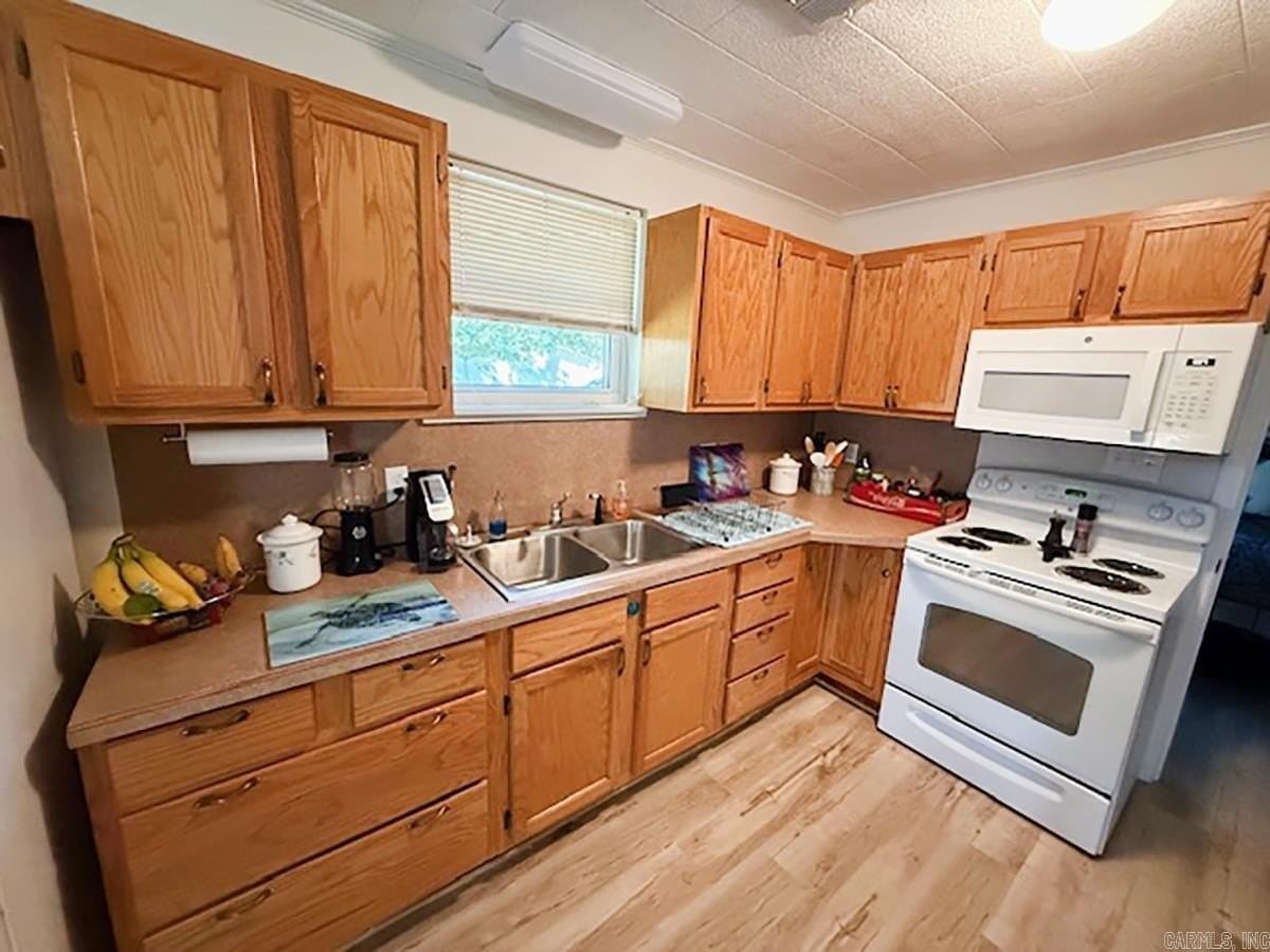 417 Houston Dr - Photo 7 of 14