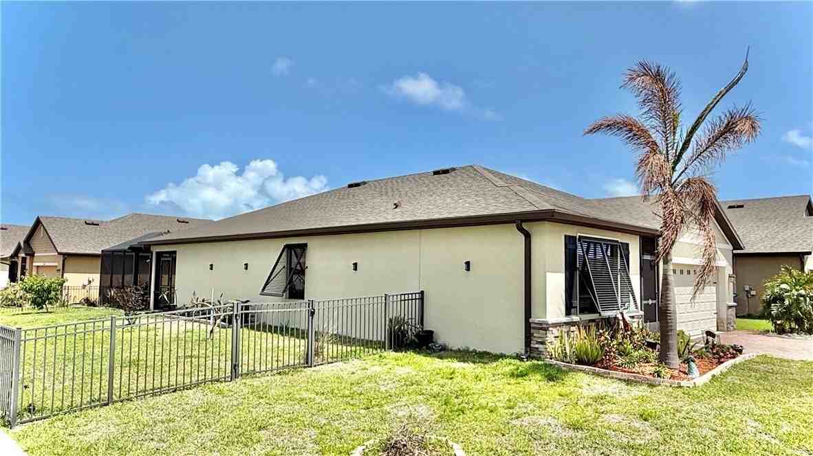 7538 Tourmaline Dr - Photo 3 of 32