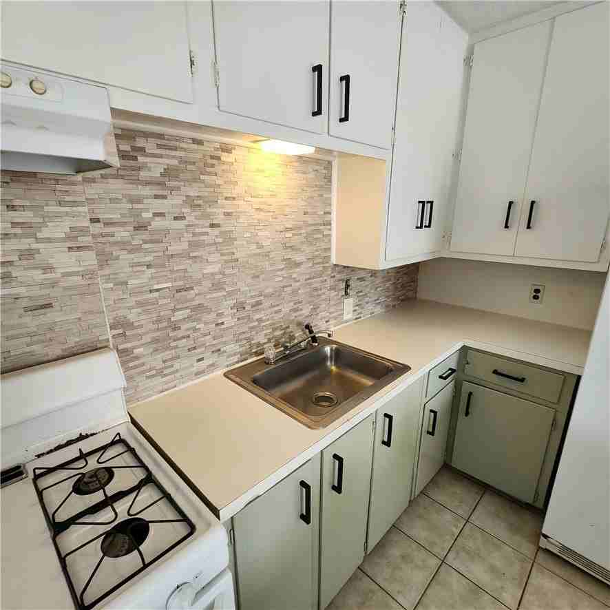 309 Whitehall Dr - Photo 3 of 13