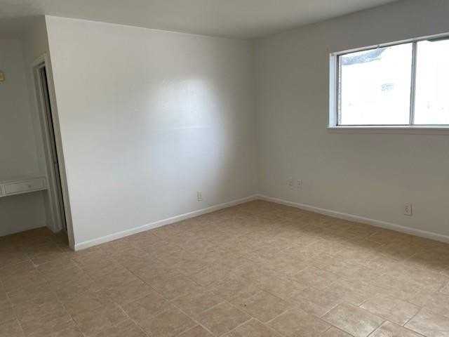 1066 Burkshire Dr - Photo 6 of 9