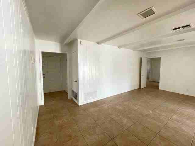 1066 Burkshire Dr - Photo 7 of 9