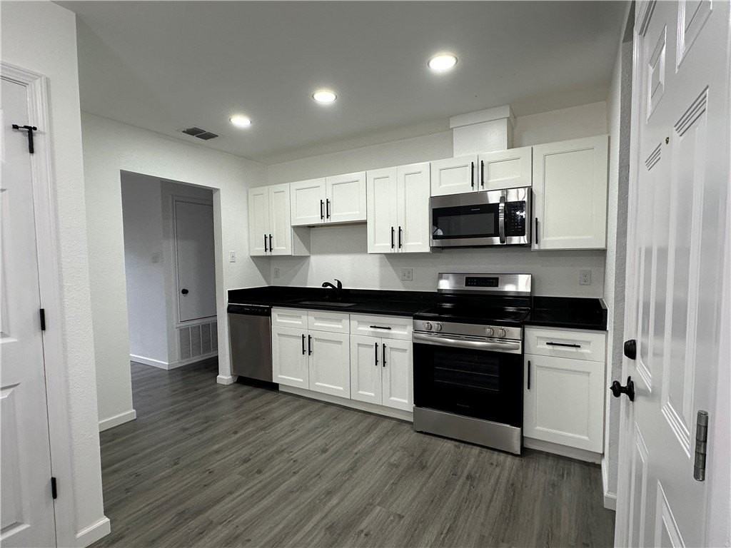 813 Saint Peter St - Photo 4 of 10