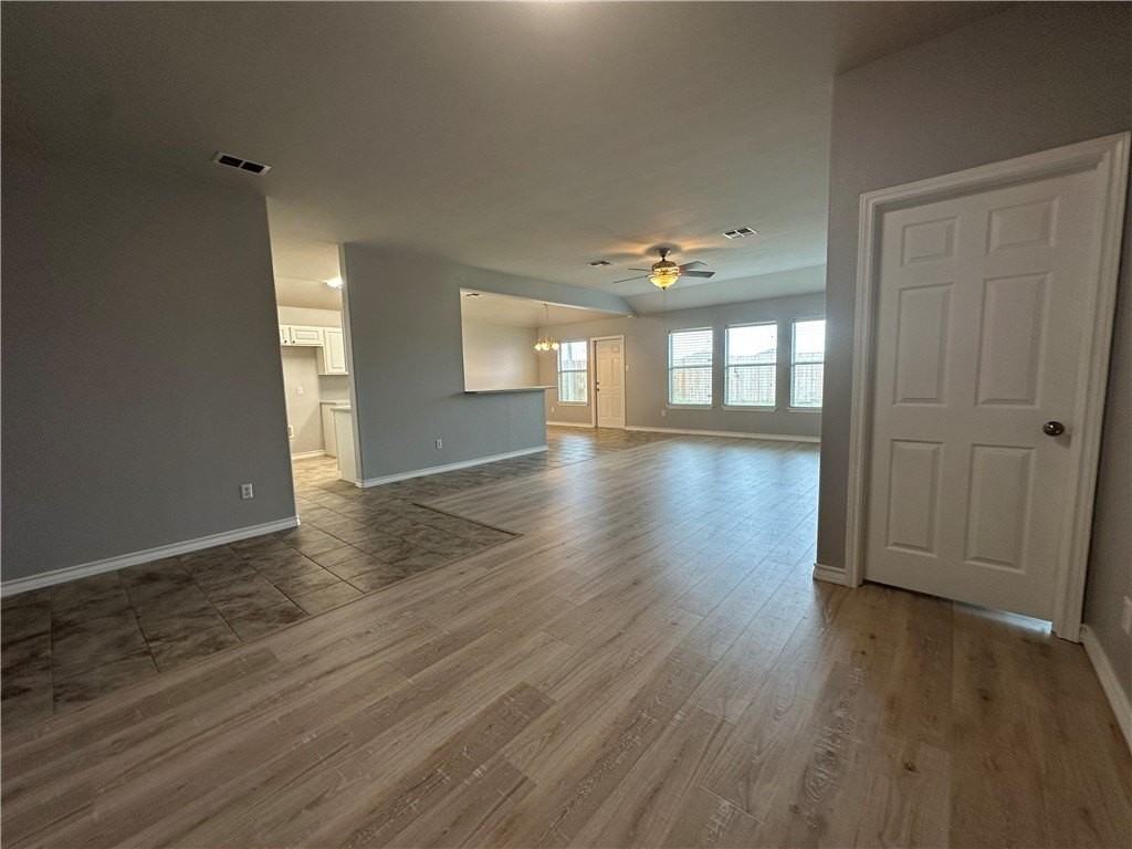 2000 Westwood Dr - Photo 4 of 39