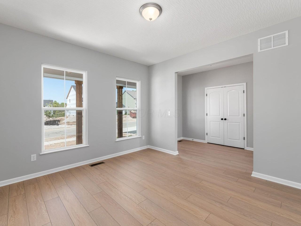 37 Littondale Dr - Photo 4 of 38