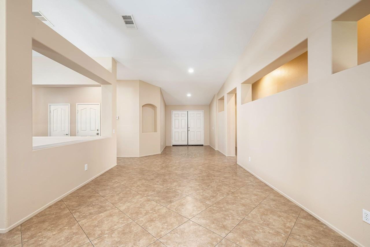 41250 Doak St - Photo 6 of 24