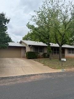 113 W Driftwood Dr - Photo 2 of 15