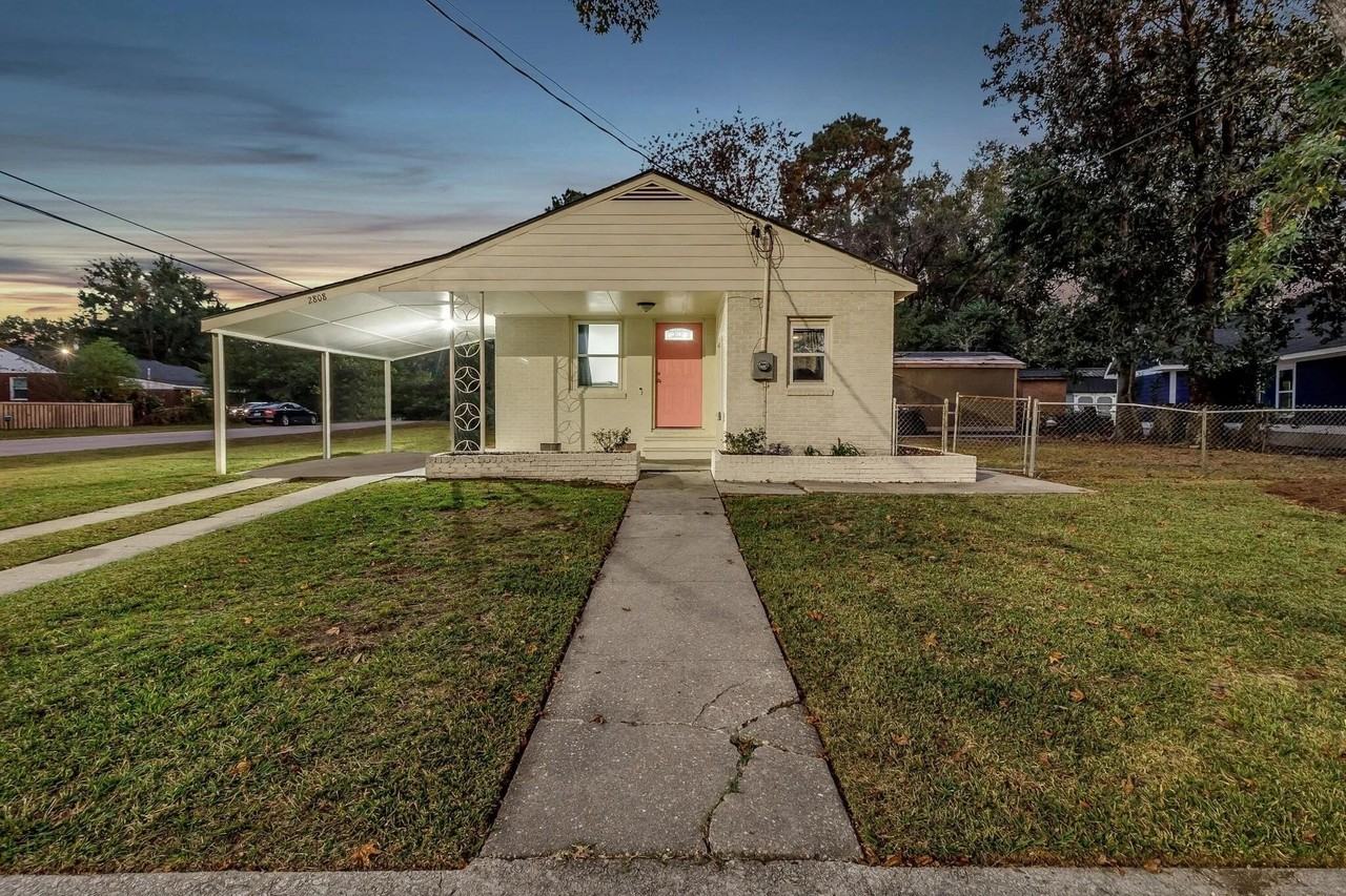 2808 Martha Dr - Photo 2 of 24