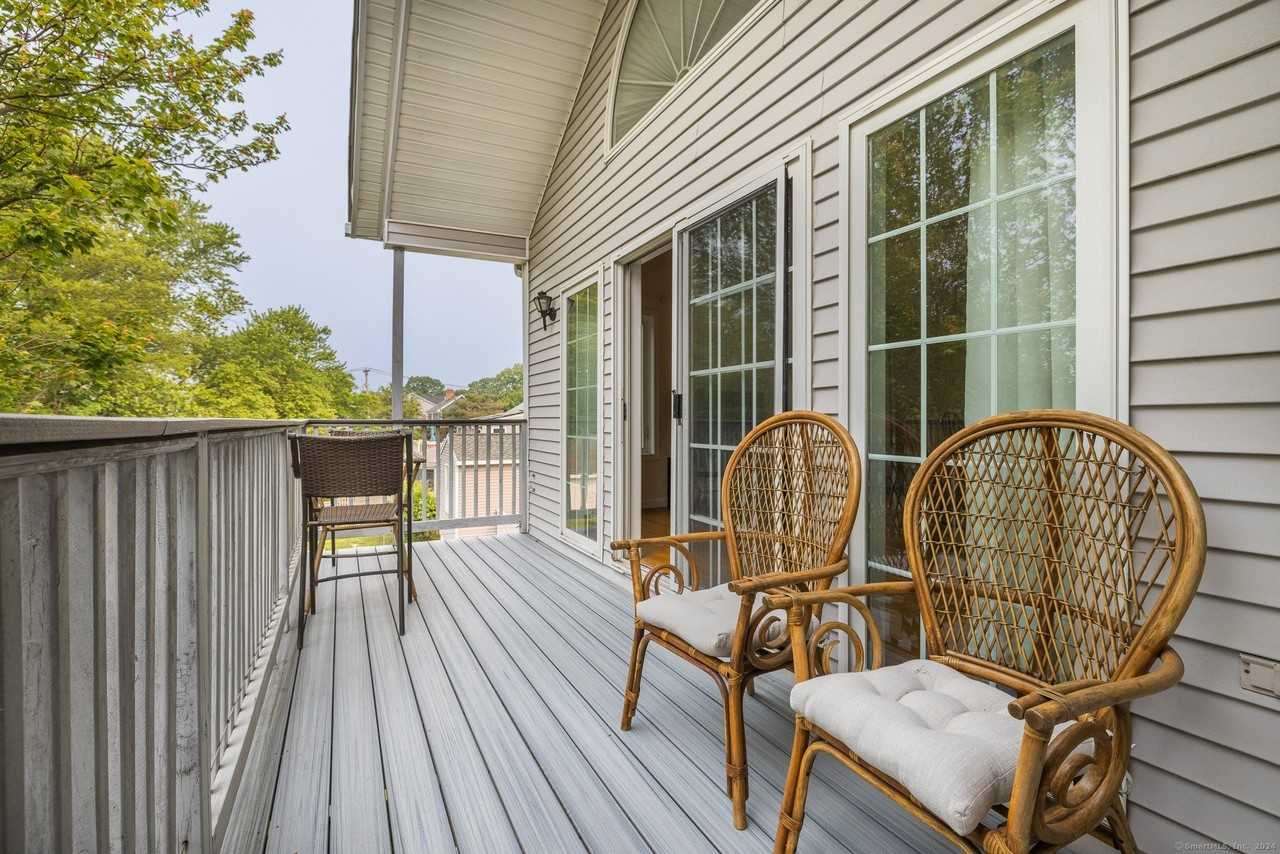 916 Reef Rd - Photo 3 of 16