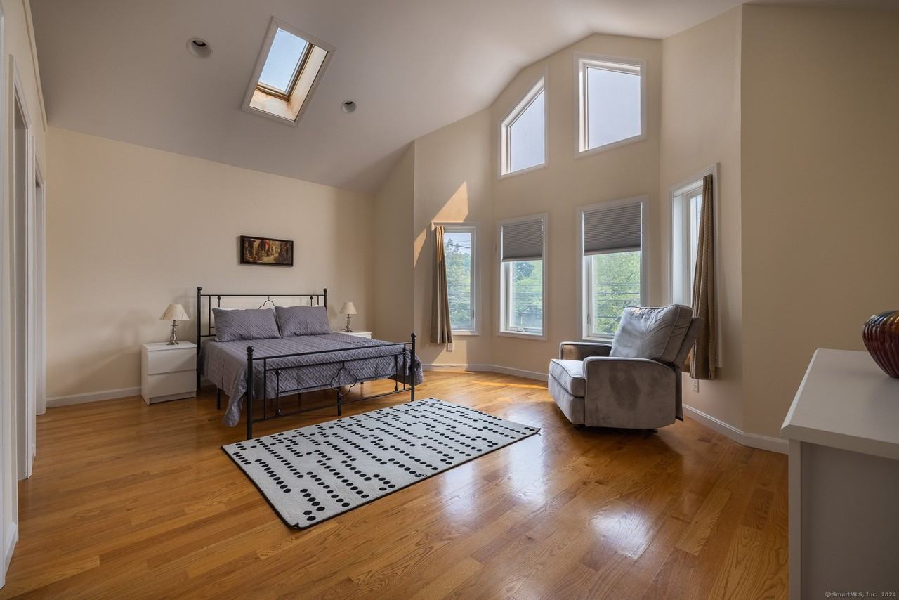 916 Reef Rd - Photo 6 of 16