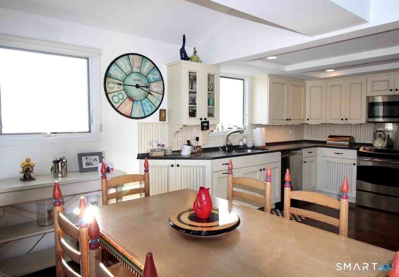 147 Captains Dr - Photo 5 of 29