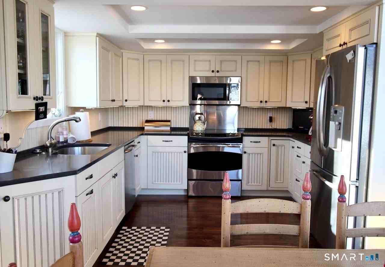 147 Captains Dr - Photo 7 of 29