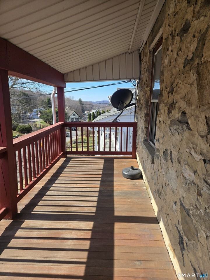 73 Woodbridge Ave - Photo 3 of 13